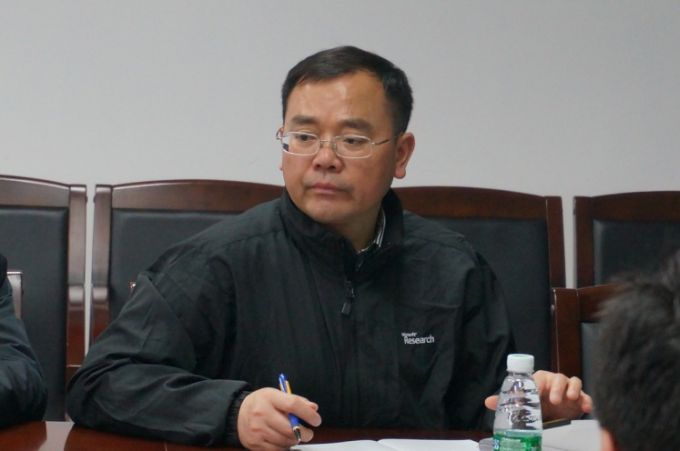 图3. 华东师范大学周傲英教授发言   