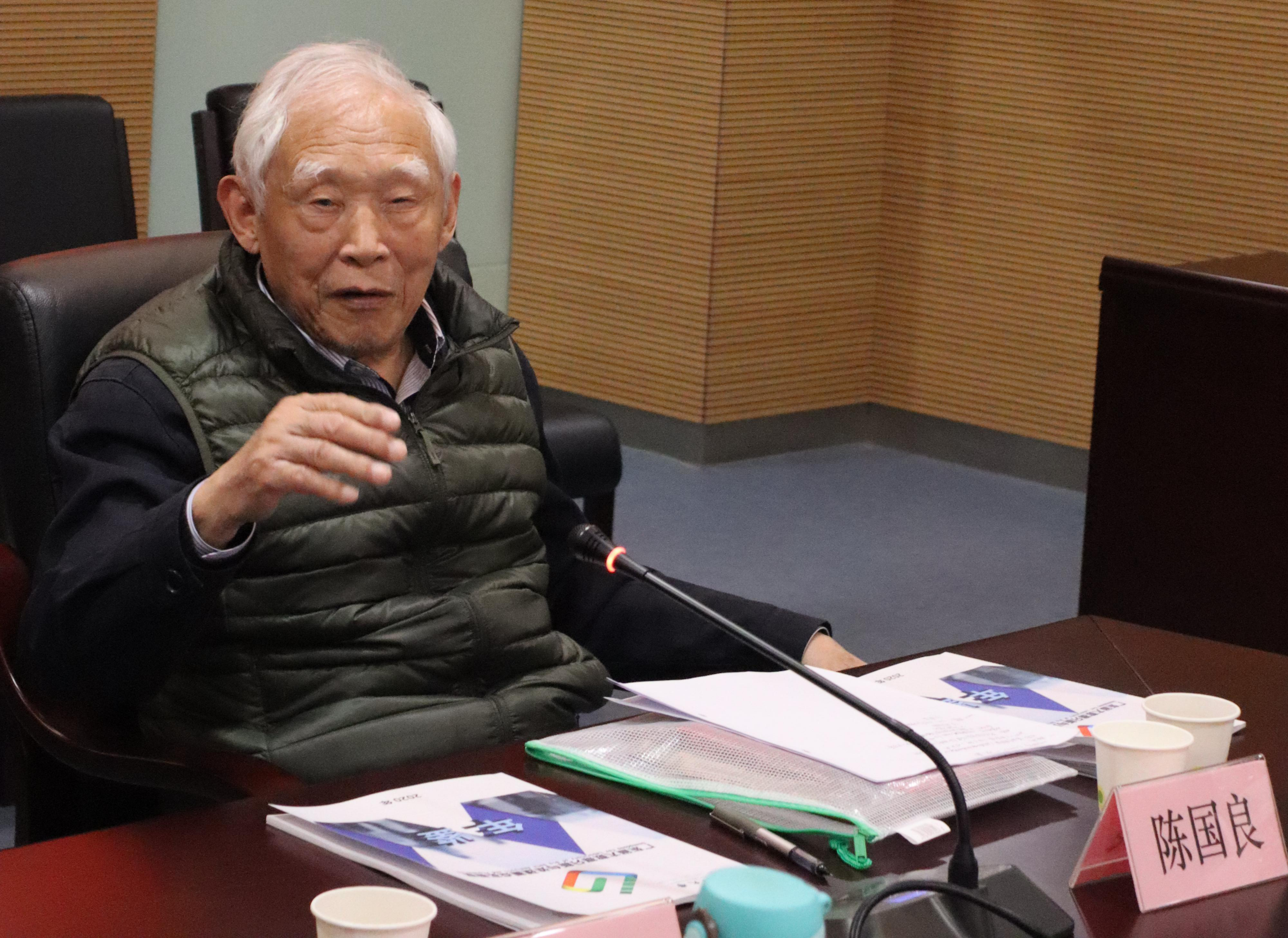学术委员会主任陈国良院士会上指导工作